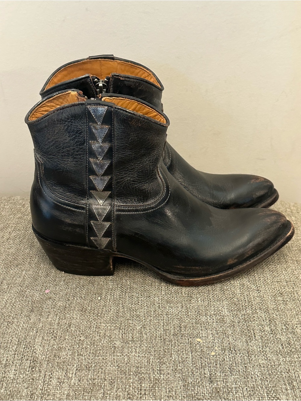 Lucchese Women’s 8.5 B Black Leather Ankle Boots Western Studded Cowboy Booties